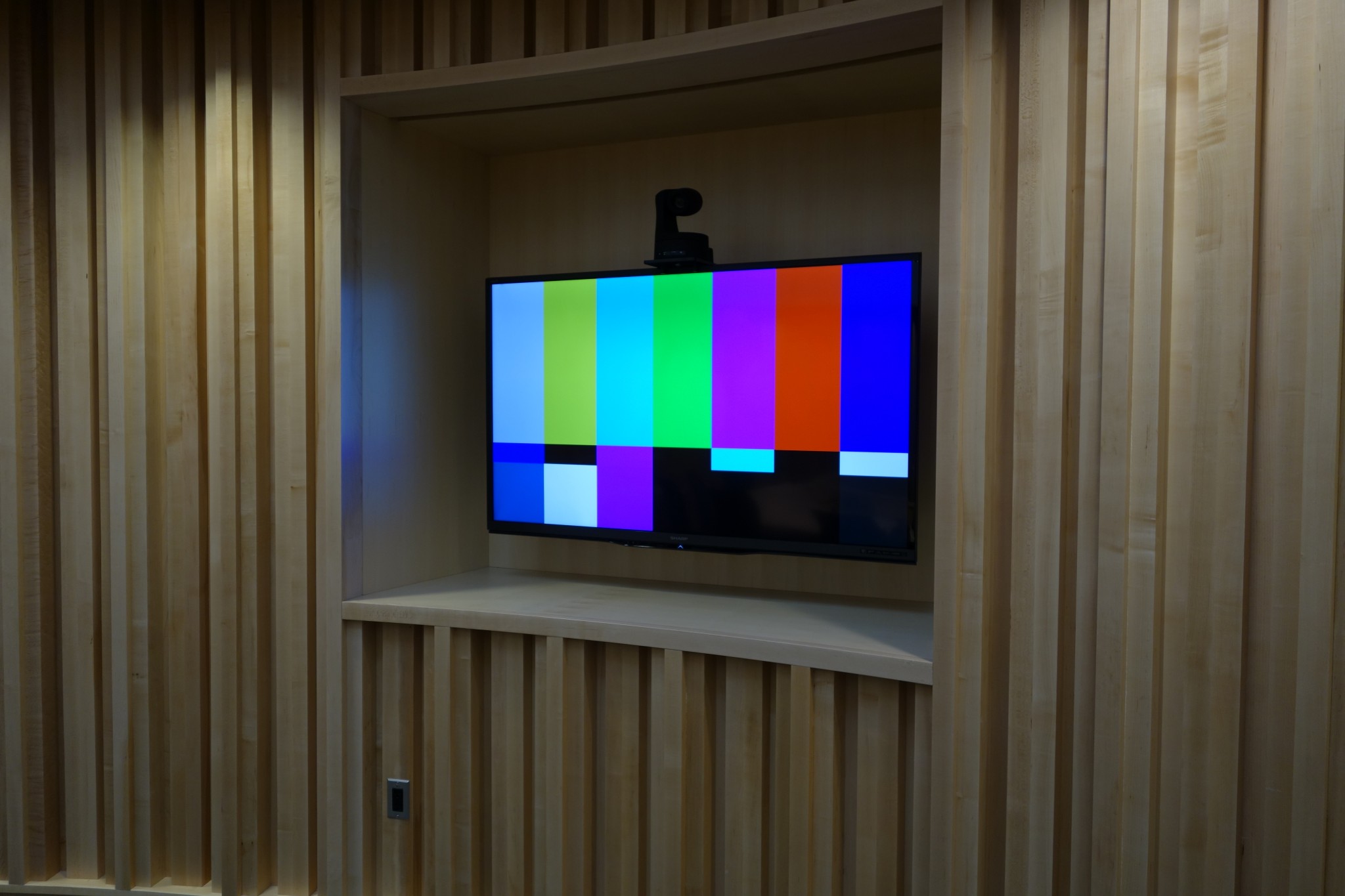 Courtroom – Recessed LCD Screen