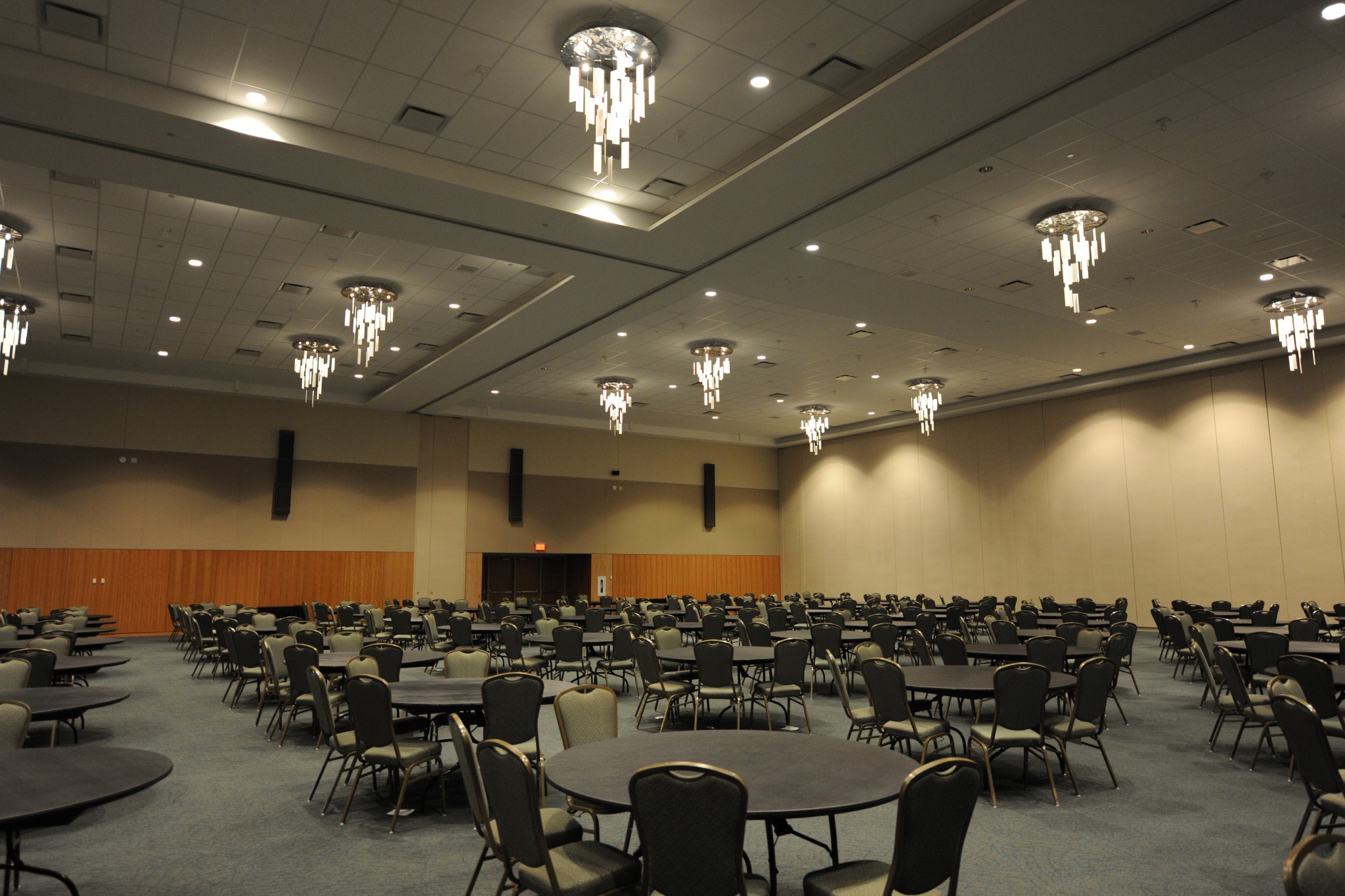 Large Divisible Meeting Room